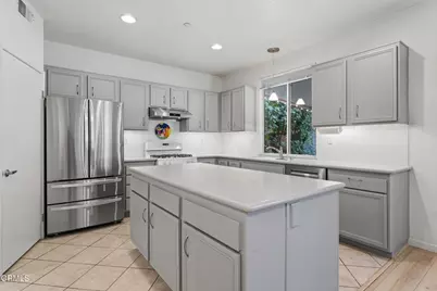 15137 Trail View Court, Los Angeles, CA 91342 - Photo 9