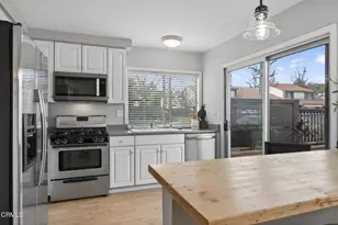 25702 Vista Fairways Dr, Valencia, CA 91355 - Photo 13