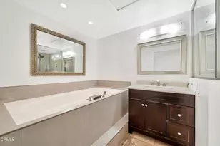 2010 Kingsbridge Way, Oxnard, CA 93035 - Photo 21