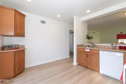 15421 Village 15, Camarillo, CA 93012 - Photo 13