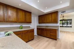42025 Village 42, Camarillo, CA 93012 - Photo 21