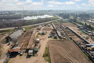 301 Sycamore Dr, Bakersfield, CA 93308 - Photo 3