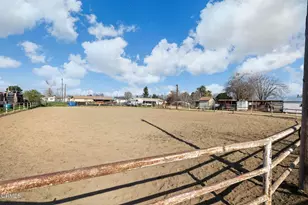 301 Sycamore Dr, Bakersfield, CA 93308 - Photo 29