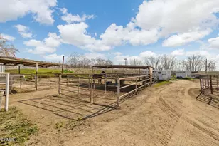 301 Sycamore Dr, Bakersfield, CA 93308 - Photo 19