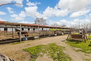 301 Sycamore Dr, Bakersfield, CA 93308 - Photo 17