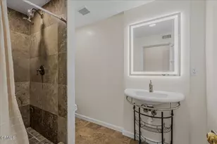 13902 Calvert St, Van Nuys, CA 91401 - Photo 21