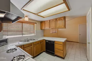 975 E Avenida De Los Arboles, Thousand Oaks, CA 91360 - Photo 7