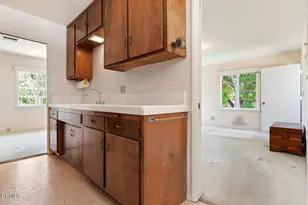 17835 Tarzana St, Encino, CA 91316 - Photo 21