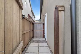 2672 Cedar St, Ventura, CA 93001 - Photo 57