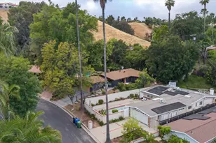 22261 Ybarra Rd, Woodland Hills, CA 91364 - Photo 43