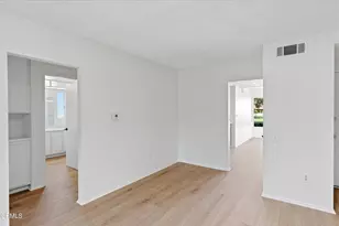 7202 Village 7, Camarillo, CA 93012 - Photo 9