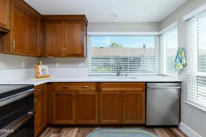 42308 Village 42, Camarillo, CA 93012 - Photo 9
