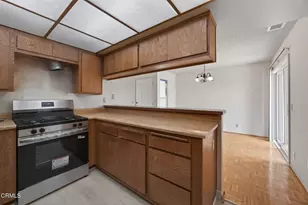 176 Fashion Park Pl, Oxnard, CA 93033 - Photo 17