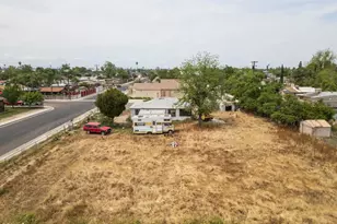 628 E 3rd St, Bakersfield, CA 93307 - Photo 3
