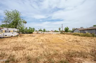 628 E 3rd St, Bakersfield, CA 93307 - Photo 15