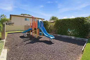 2057 Calle La Sombra, Simi Valley, CA 93063 - Photo 35