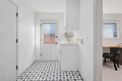 6043 Mary Ellen Avenue, Los Angeles, CA 91401 - Photo 15