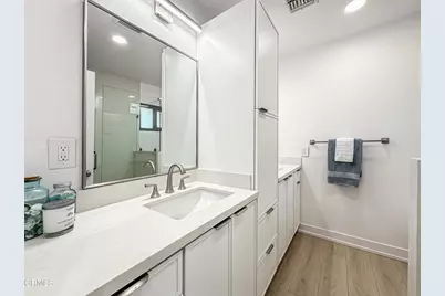 20930 Almazan Road, Woodland Hills, CA 91364 - Photo 35