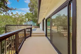 20930 Almazan Rd, Woodland Hills, CA 91364 - Photo 45