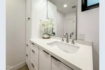 20930 Almazan Road, Woodland Hills, CA 91364 - Photo 31