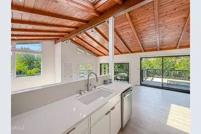 20930 Almazan Road, Woodland Hills, CA 91364 - Photo 11