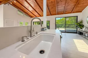 20930 Almazan Rd, Woodland Hills, CA 91364 - Photo 13