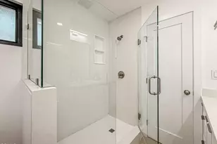 20930 Almazan Rd, Woodland Hills, CA 91364 - Photo 37