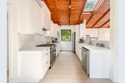 20930 Almazan Road, Woodland Hills, CA 91364 - Photo 9