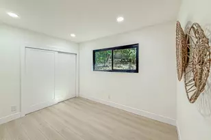 20930 Almazan Rd, Woodland Hills, CA 91364 - Photo 25