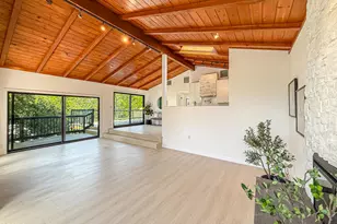 20930 Almazan Rd, Woodland Hills, CA 91364 - Photo 17