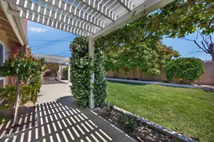 1076 Beechwood St, Camarillo, CA 93010 - Photo 37