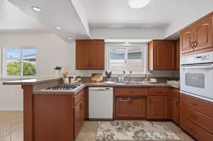 1076 Beechwood St, Camarillo, CA 93010 - Photo 23
