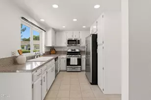 6091 Irena Ave, Camarillo, CA 93012 - Photo 9