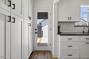 3737 Paloma Dr, Ventura, CA 93003 - Photo 17