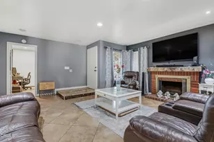 2221 Gershwin Pl, Oxnard, CA 93033 - Photo 5
