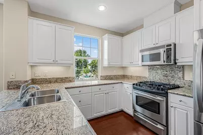 990 Holiday Avenue, Ventura, CA 93003 - Photo 5