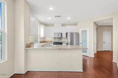 990 Holiday Avenue, Ventura, CA 93003 - Photo 7