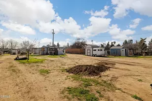 301 Sycamore Dr, Bakersfield, CA 93308 - Photo 17