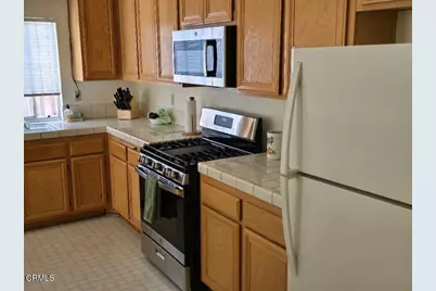 6130 Almeria Way, Palmdale, CA 93552 - Photo 5