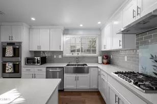 23820 Hartland St, Los Angeles, CA 91307 - Photo 31