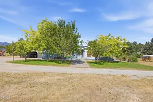 15054 Abajo Ave, Tehachapi, CA 93561 - Photo 9