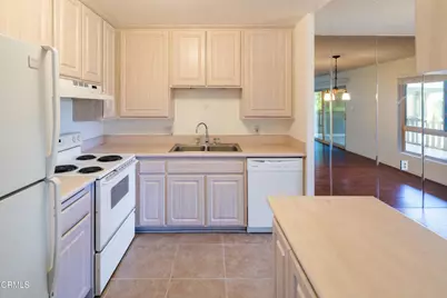324 Chestnut Hill Court #14, Thousand Oaks, CA 91360 - Photo 5
