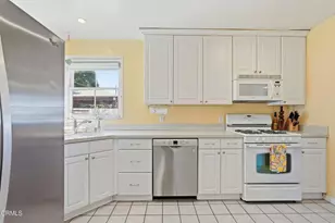6929 Oak Park Ave, Lake Balboa, CA 91406 - Photo 9