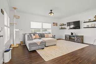 15750 Arroyo Dr, Moorpark, CA 93021 - Photo 9