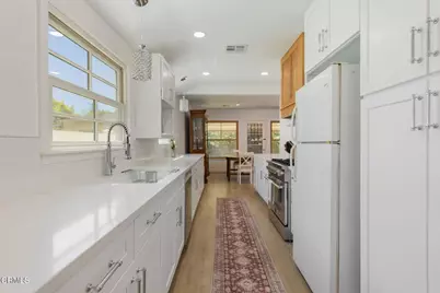 12822 Erwin Street, North Hollywood, CA 91606 - Photo 17