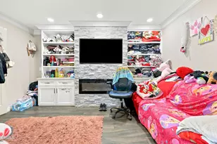 565 E Olive St, Oxnard, CA 93033 - Photo 15