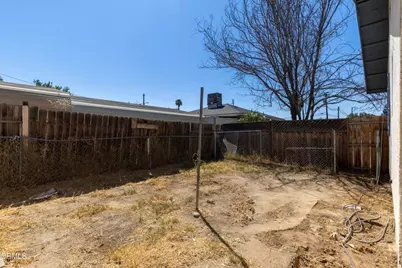 818 Decatur Street, Bakersfield, CA 93308 - Photo 25