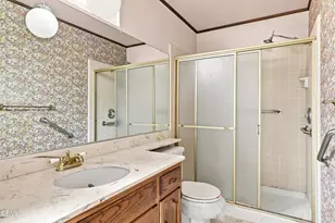 195 W Avenida De Las Flores, Thousand Oaks, CA 91360 - Photo 21