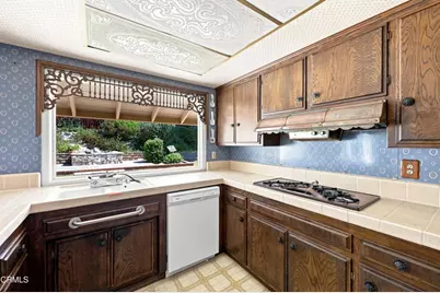 195 W Avenida De Las Flores, Thousand Oaks, CA 91360 - Photo 9