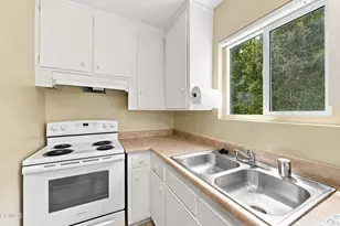 138 S Bryn Mawr Street, Ventura, CA 93003 - Photo 13